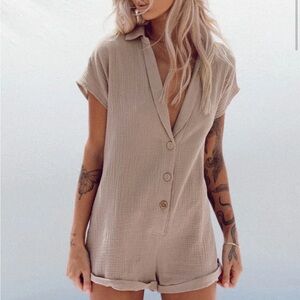 Never worn! Vixen romper that’s adorable for casual but still cute outfit!